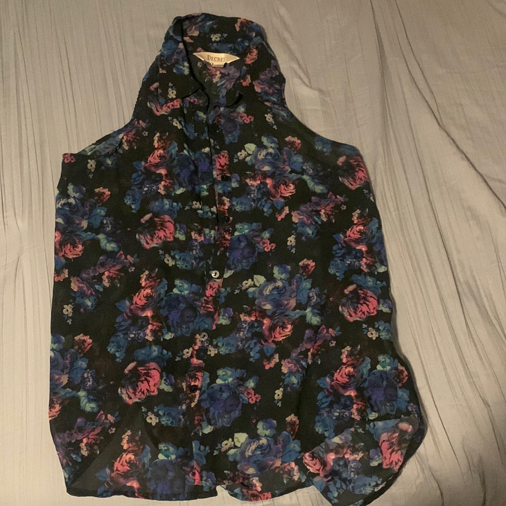 Size S Women’s tank top blouse